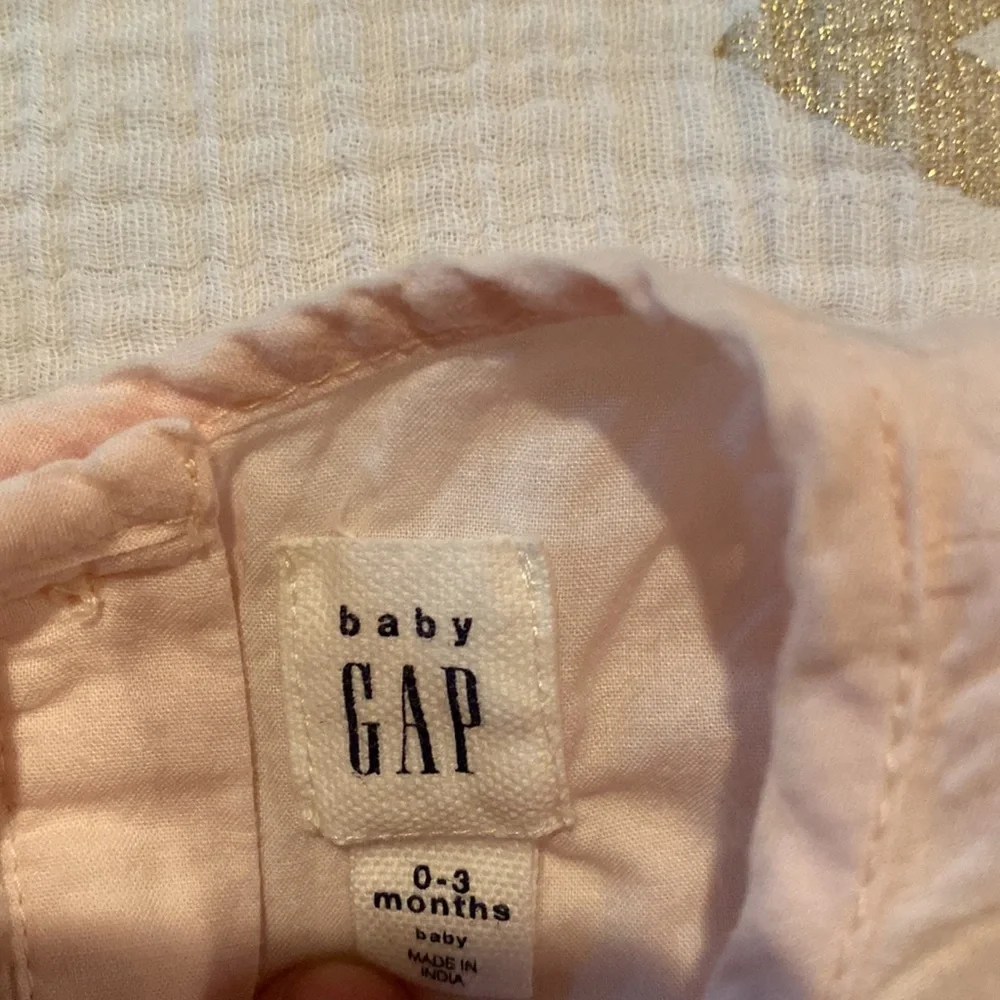 GAP baby girls pink eyelet ruffle top - Picture 3 of 4
